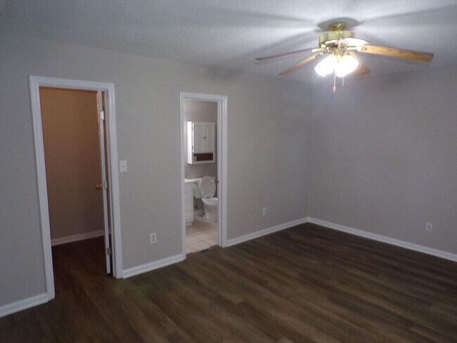 Building Photo - 1019 Furia Dr