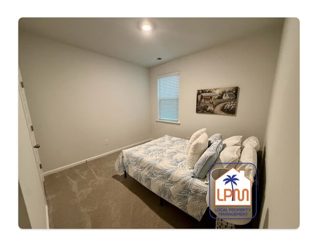 Building Photo - Rare find: **Furnished or Unfurnished**Utilities Included** 4-Bedroom 2-Bathroom Home at The Retr...