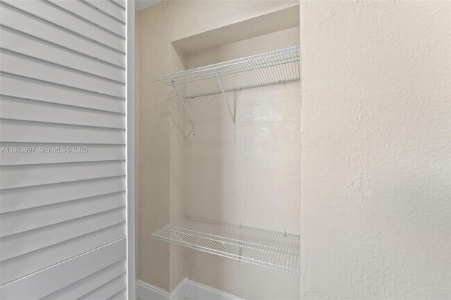 Building Photo - 2634 Sheridan St