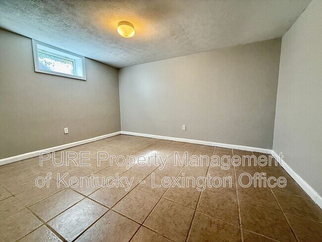 Building Photo - 829 Darley Dr