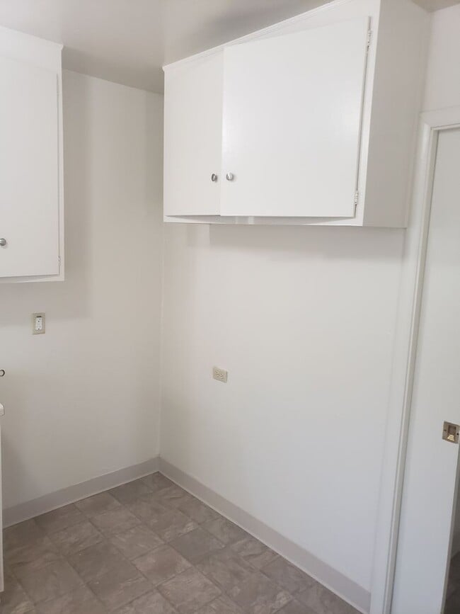 Building Photo - 940o