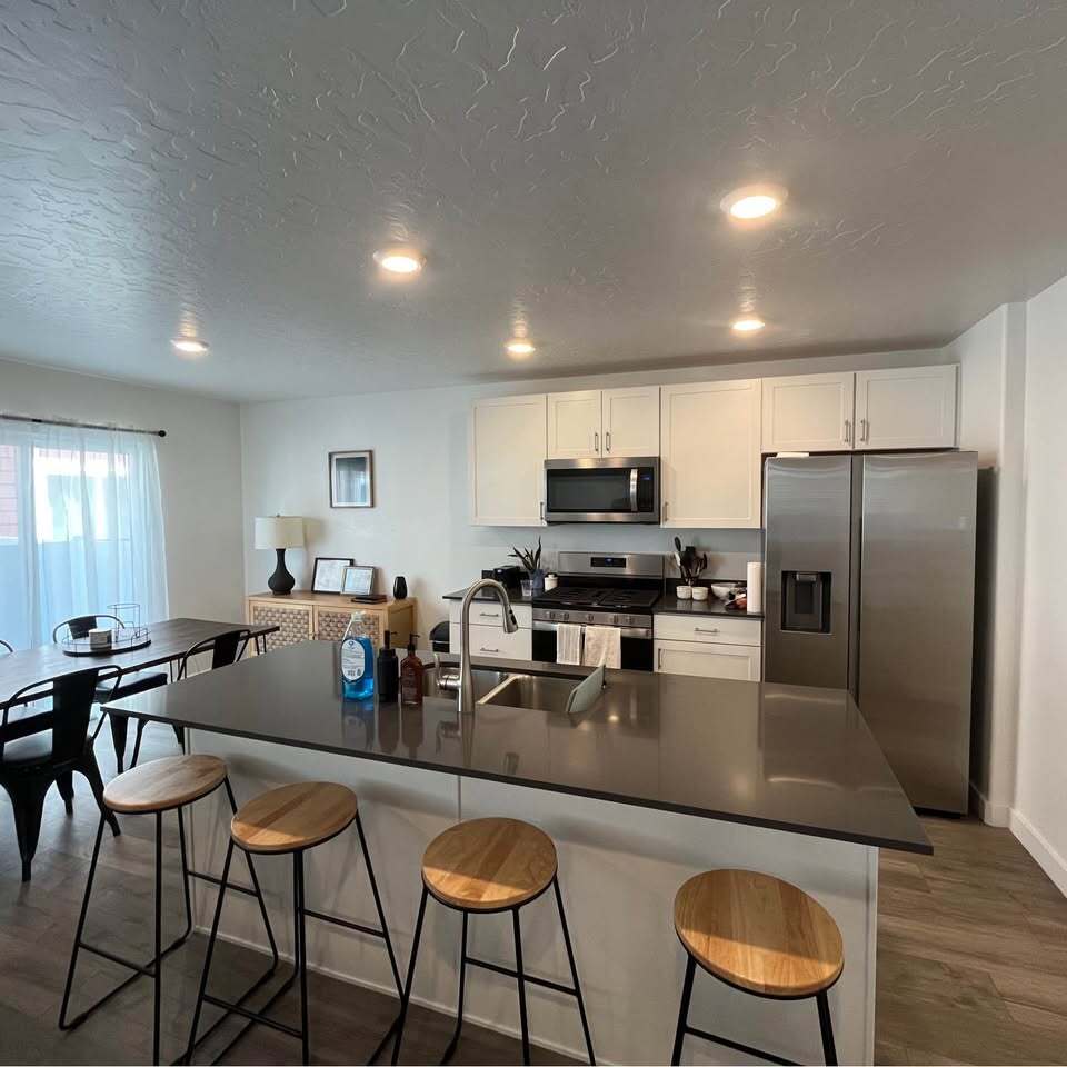 Building Photo - 368 N Passage Ct