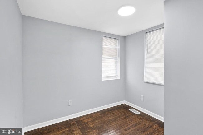 Building Photo - 707 Royden St