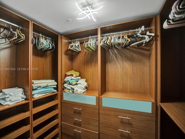 Building Photo - 3370 Hidden Bay Dr