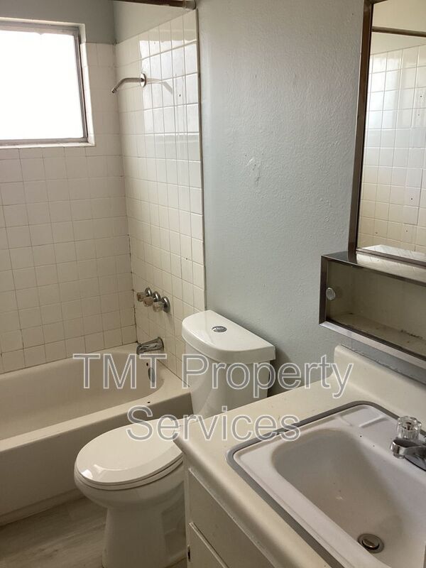 Building Photo - 8611 Acapulco Way