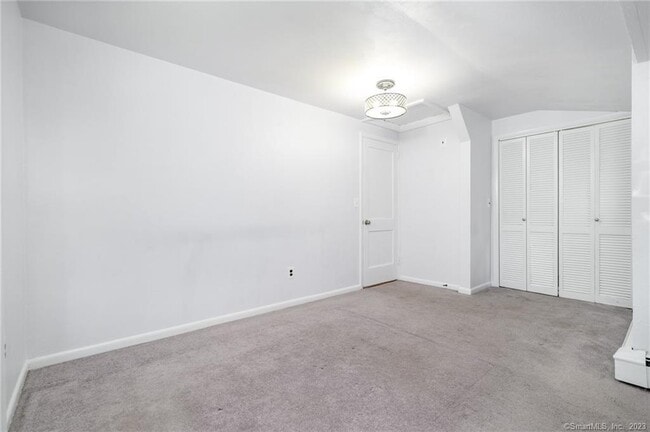 Building Photo - 15 Duncanson St