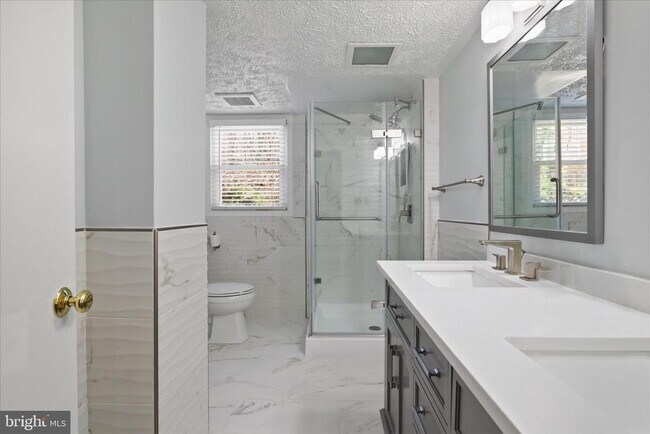 Building Photo - 3838 Glenbrook Rd