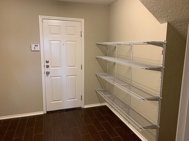 Building Photo - *MOVE IN SPECIAL* Gorgeous Four Bedroom Home with Covered Patio Near Medical Center!!