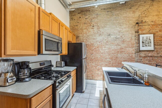 Building Photo - 2078 W 25th St