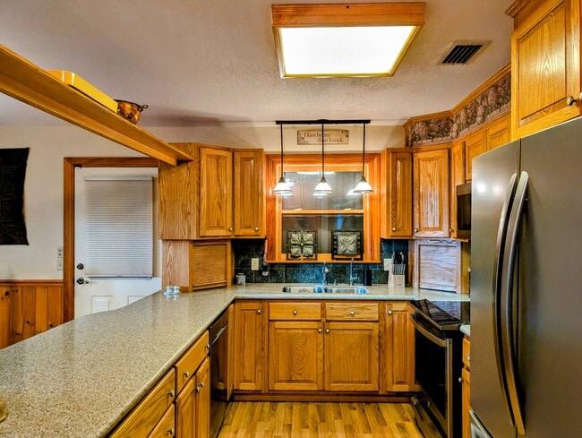 Building Photo - 524 Stornoway Dr