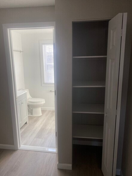 Building Photo - 74 Willowick Dr