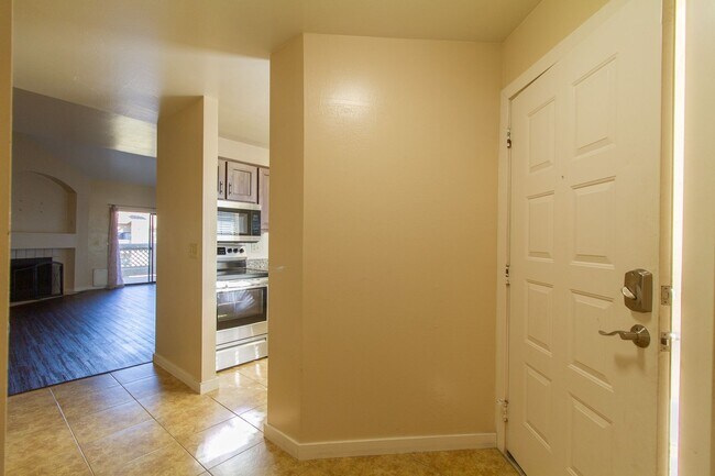 Building Photo - **Charming 2 Bedroom Condo for Rent at Park Centre**