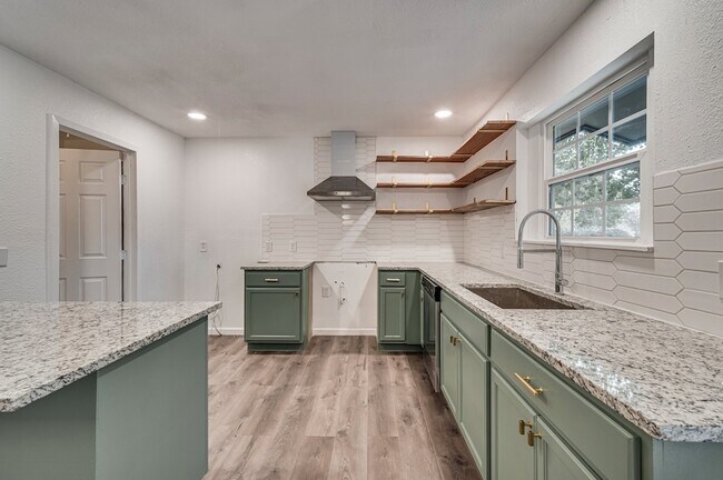 Building Photo - 2110 Aggie Dr