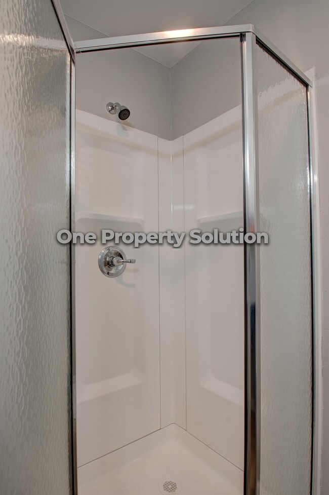 Building Photo - 5284 Broadway 2E Broadway