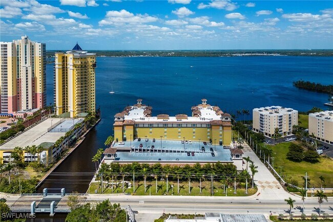 Building Photo - 2825 Palm Beach Blvd