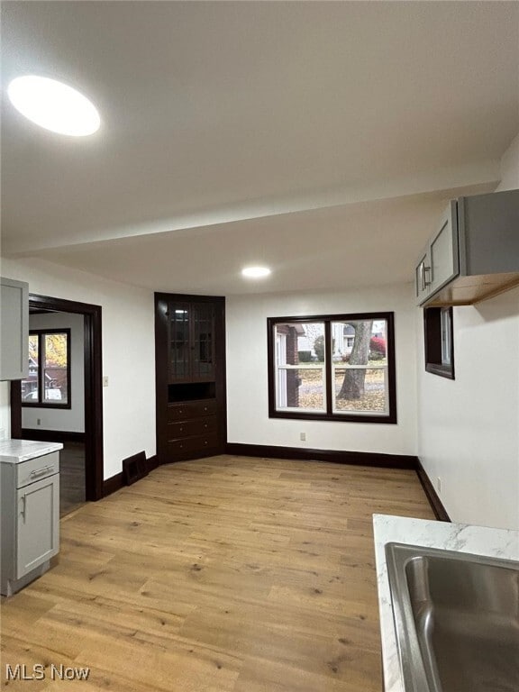 Building Photo - 194 E Baird Ave