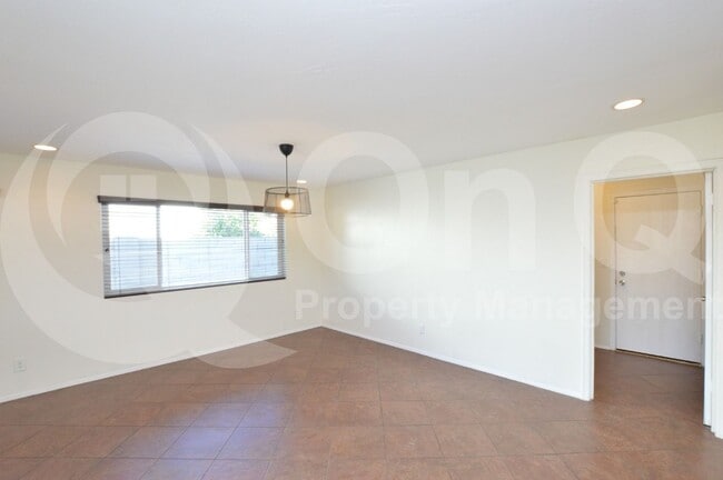 Building Photo - 2218 W Palomino Dr