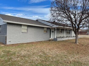 Building Photo - 3 bed room home for rent in Moore!  2 baths, 2 car garage with fenced yard near Santa Fe and SW 4...