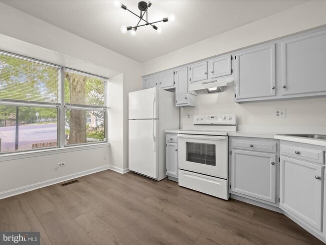 Building Photo - 9537 Clocktower Ln