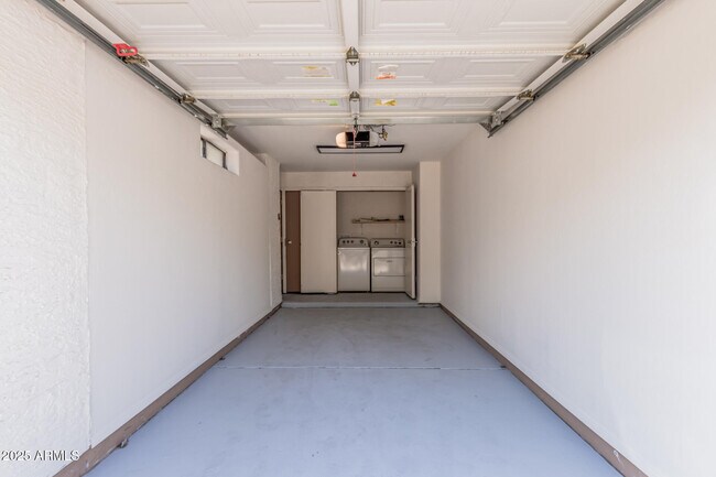 Building Photo - 985 N Granite Reef Rd