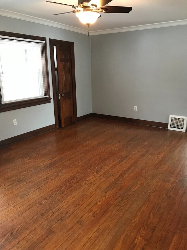 Building Photo - large 3br 2 bath home with full basement &...