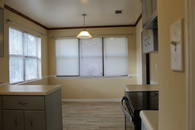 Building Photo - Rental Home