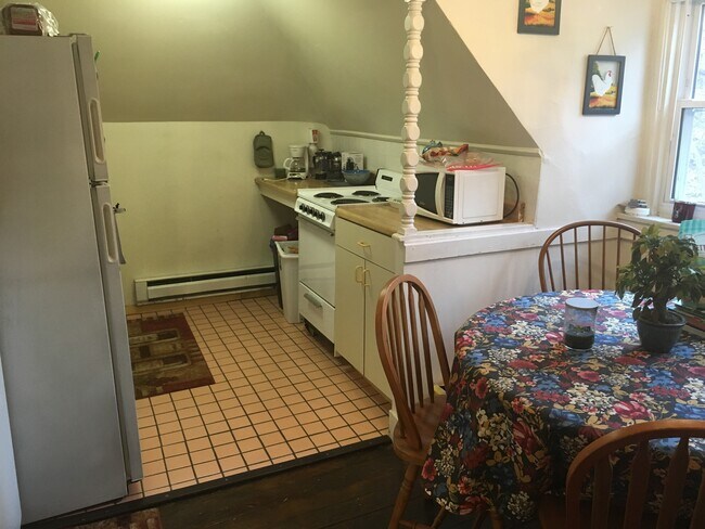 Building Photo - 751 Chislett St