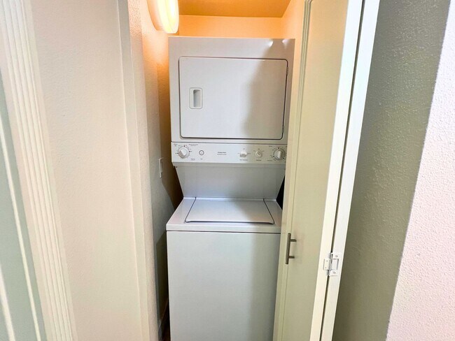 Building Photo - Meridian - Unfurnished 1 Bed | 1 Bath Luxu...