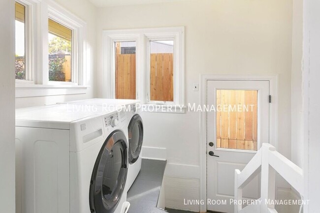 Building Photo - 4542 SE 60th Ave