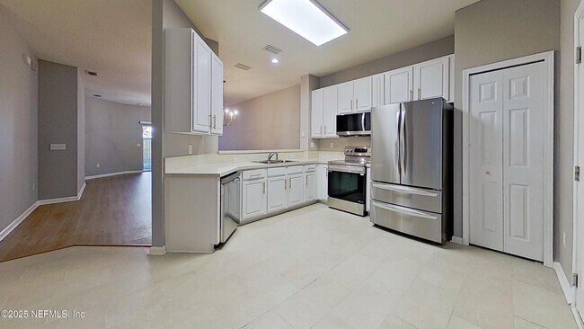 Building Photo - 3907 Summer Grove Way N