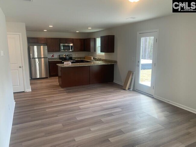 Building Photo - 3055 Hallsdale Dr