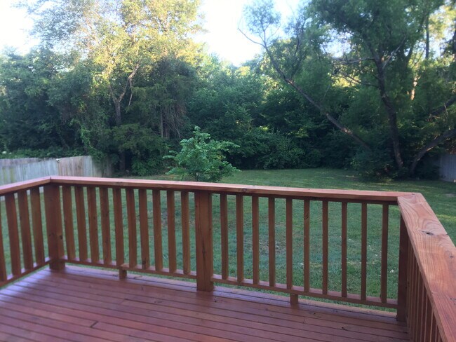 Building Photo - "Cozy 3-Bedroom Fayetteville Home with Mod...