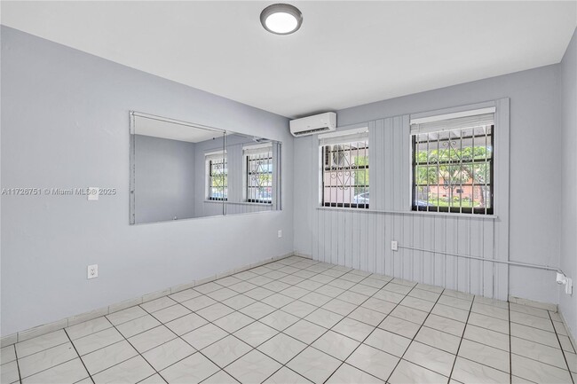 Building Photo - 319 NE 171 St