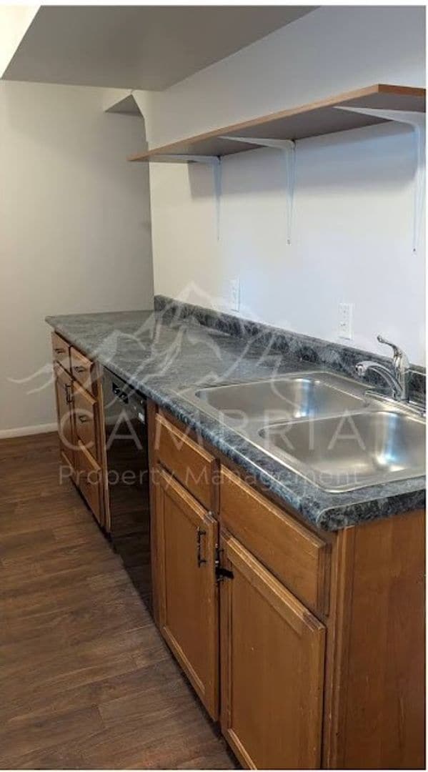 Building Photo - Charming Basement Unit with Separate Entrance