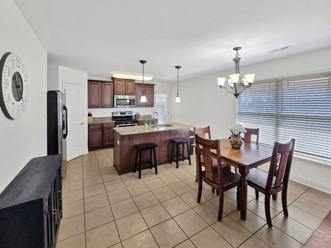 Building Photo - Charming Fully Furnished 3-Bedroom, 2-Bath...