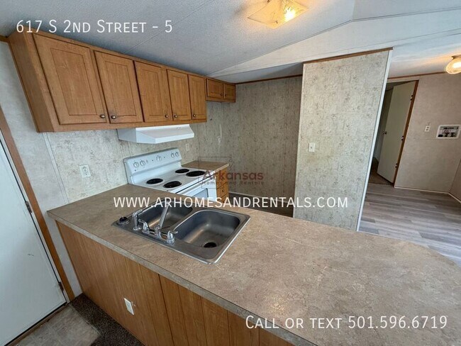Building Photo - 617 S 2nd St