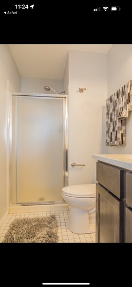Building Photo - 681 Thorntree Ct