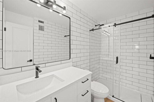 Building Photo - 8107 SW 72nd Ave