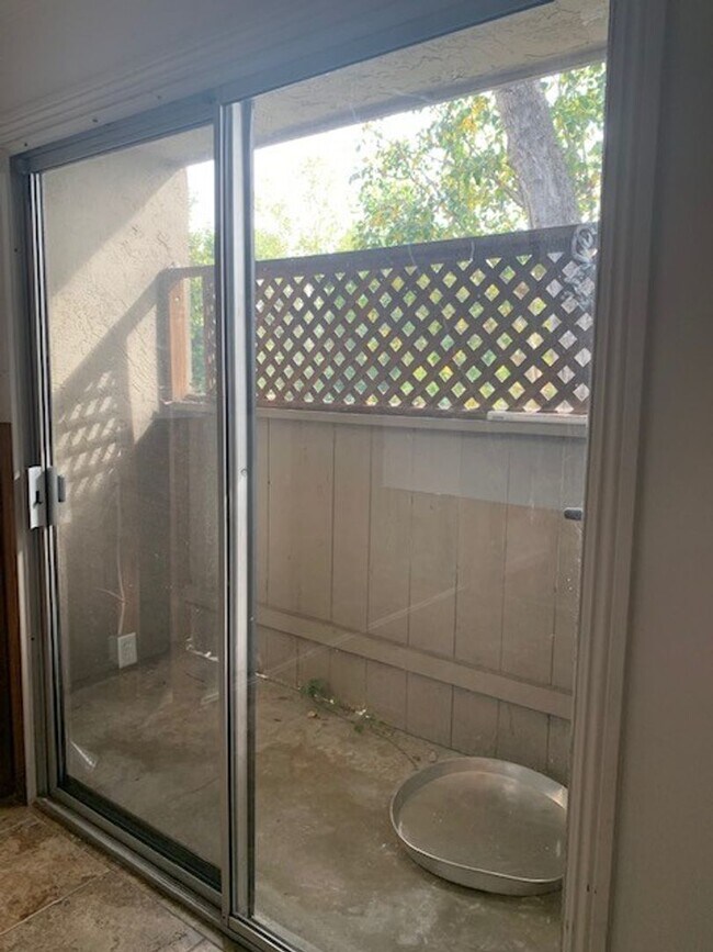 Building Photo - 1bd/1ba Lower, corner unit. Steps from BBQ area and laundry facilities.  Water/Sewer/Trash included!