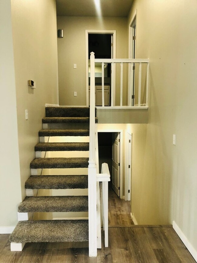 Building Photo - 3 Bedroom House!