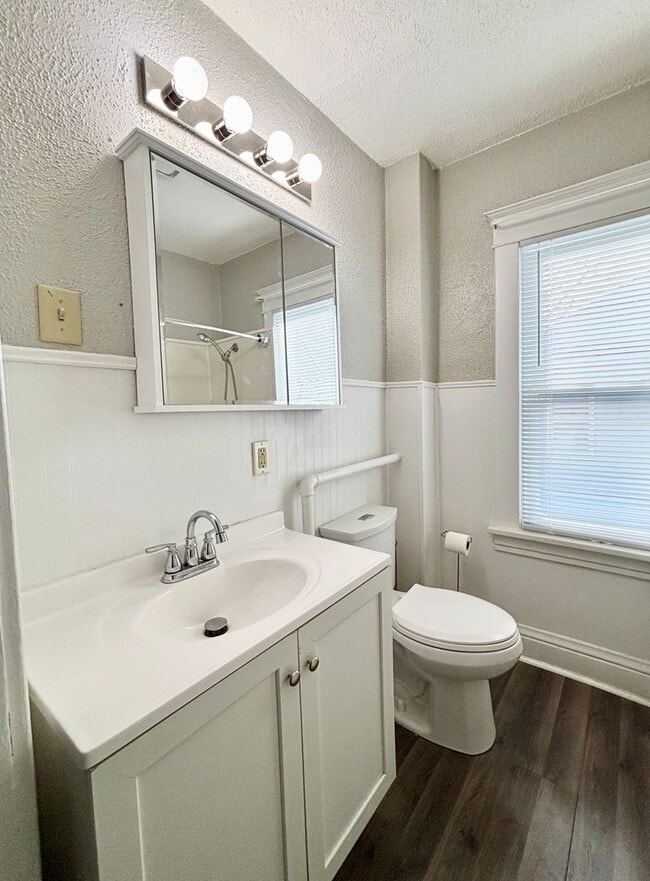 Building Photo - 3-Bed House in Waterloo