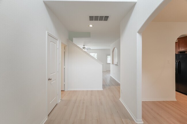 Building Photo - 25507 Marmite Dr