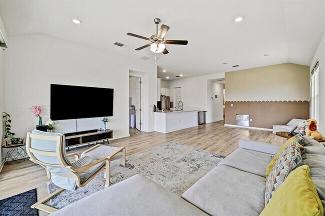 Building Photo - 2037 Wilsons Warbler Dr