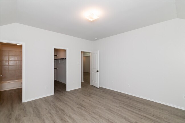 Building Photo - 8526 Middleton Oaks Cir