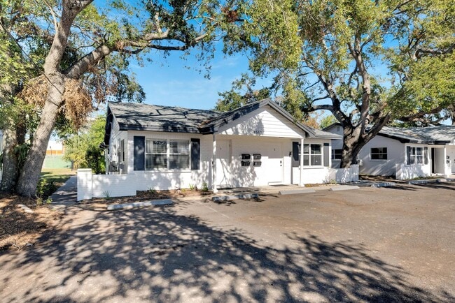 Building Photo - 4513 W McElroy Ave