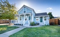 Building Photo - Upgraded 2 bedroom with yard! Lovely Amenties