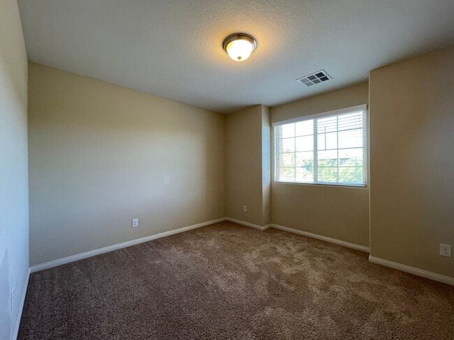 Building Photo - 4 BED 2.5 BATH 2 CAR GARAGE SINGLE FAMILY ...