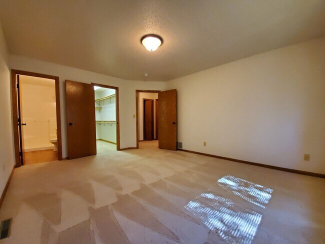 Building Photo - 1721 34th St SW