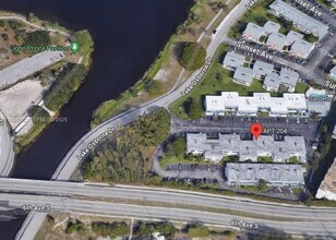 Building Photo - 2400 Lake Osborne Dr