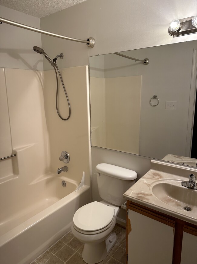 Building Photo - 220 Lantana Ln